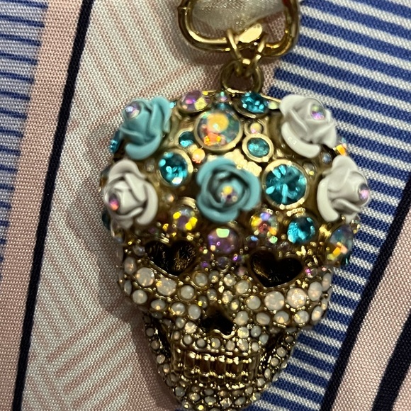 💗NIB BETSEY JOHNSON BLING SUGAR SKULL NECKLACE💗 - Picture 4 of 17